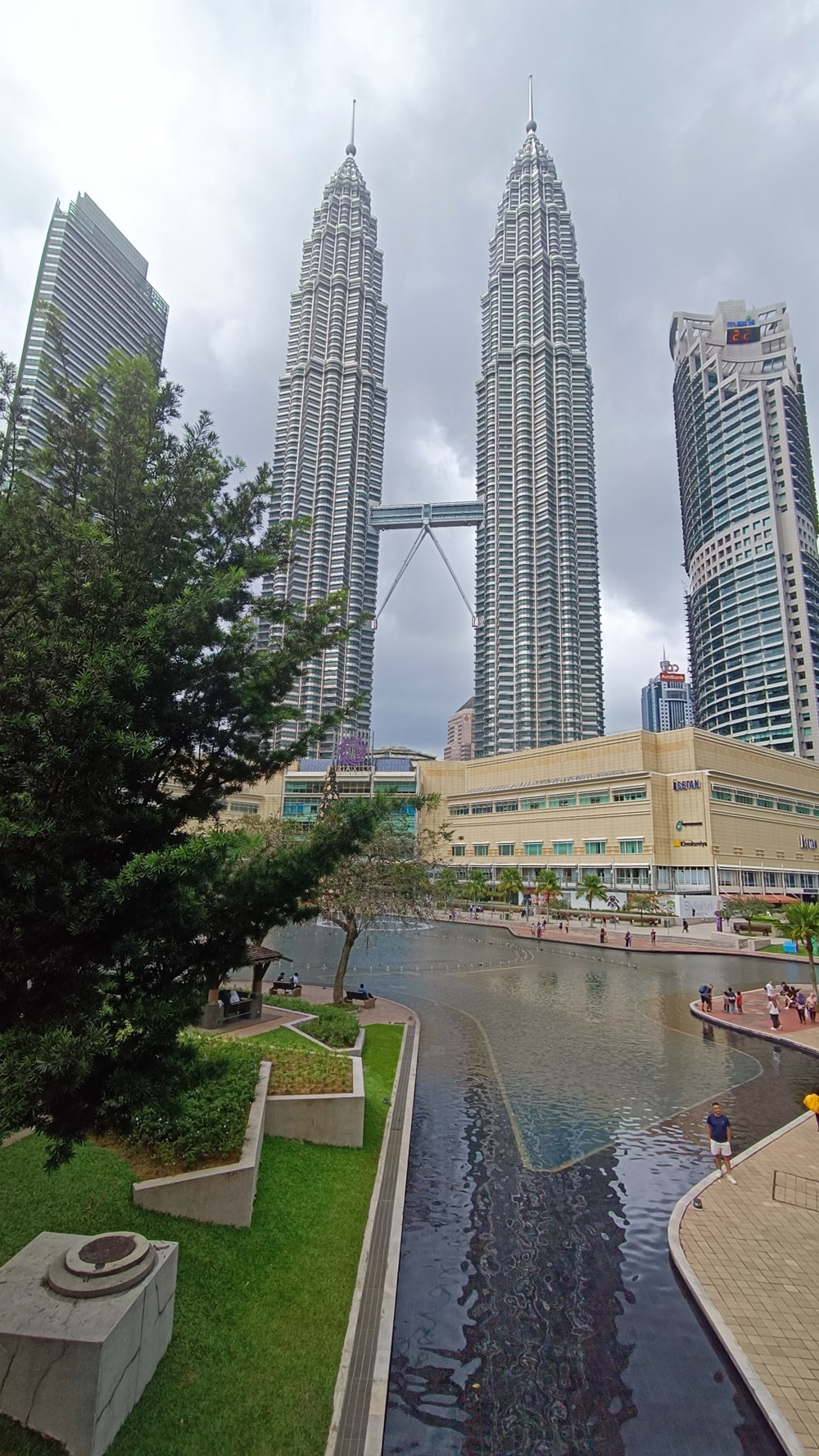 Petronas Twin Towers in Kuala Lumpur. Photo credits Thierry Hanan Scheers.